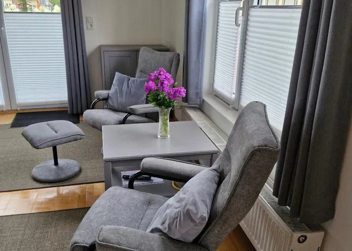 1 Raum Für Eisenbahnfreunde *